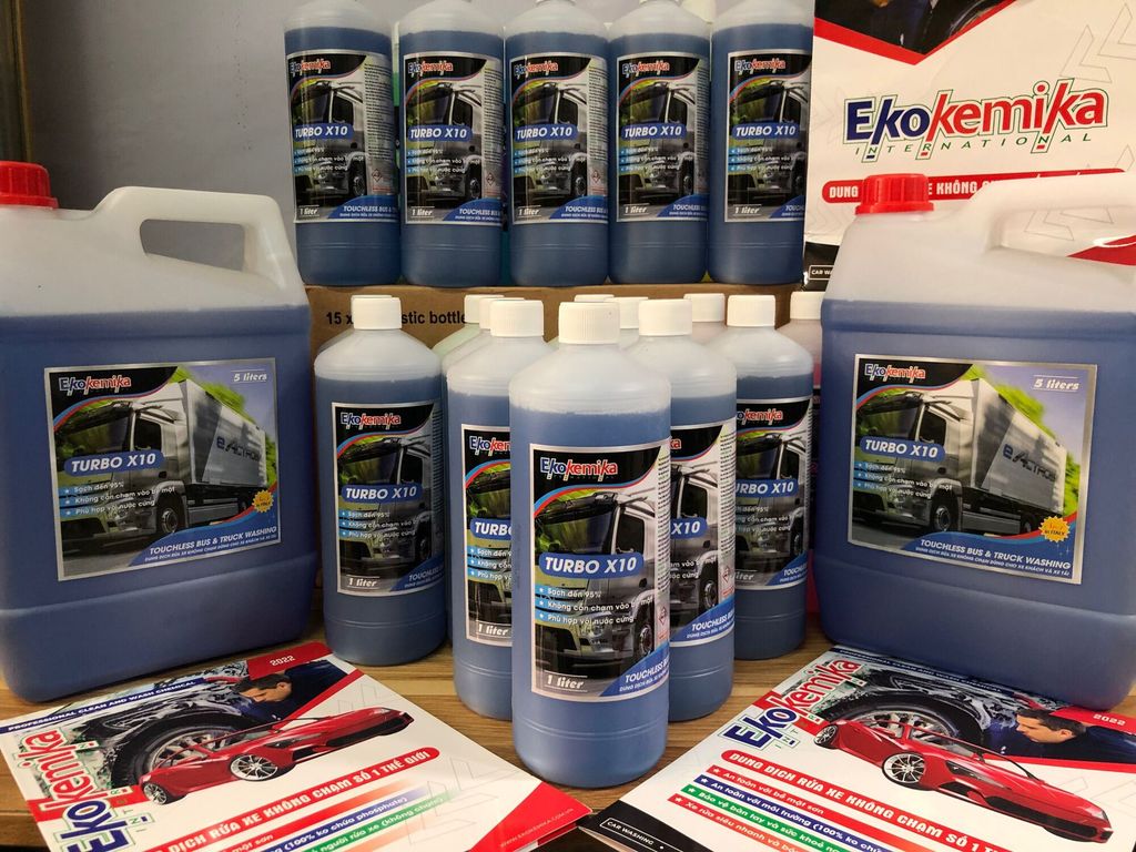 Dung dịch rửa xe không chạm EkokemikaTURBO X10-1L