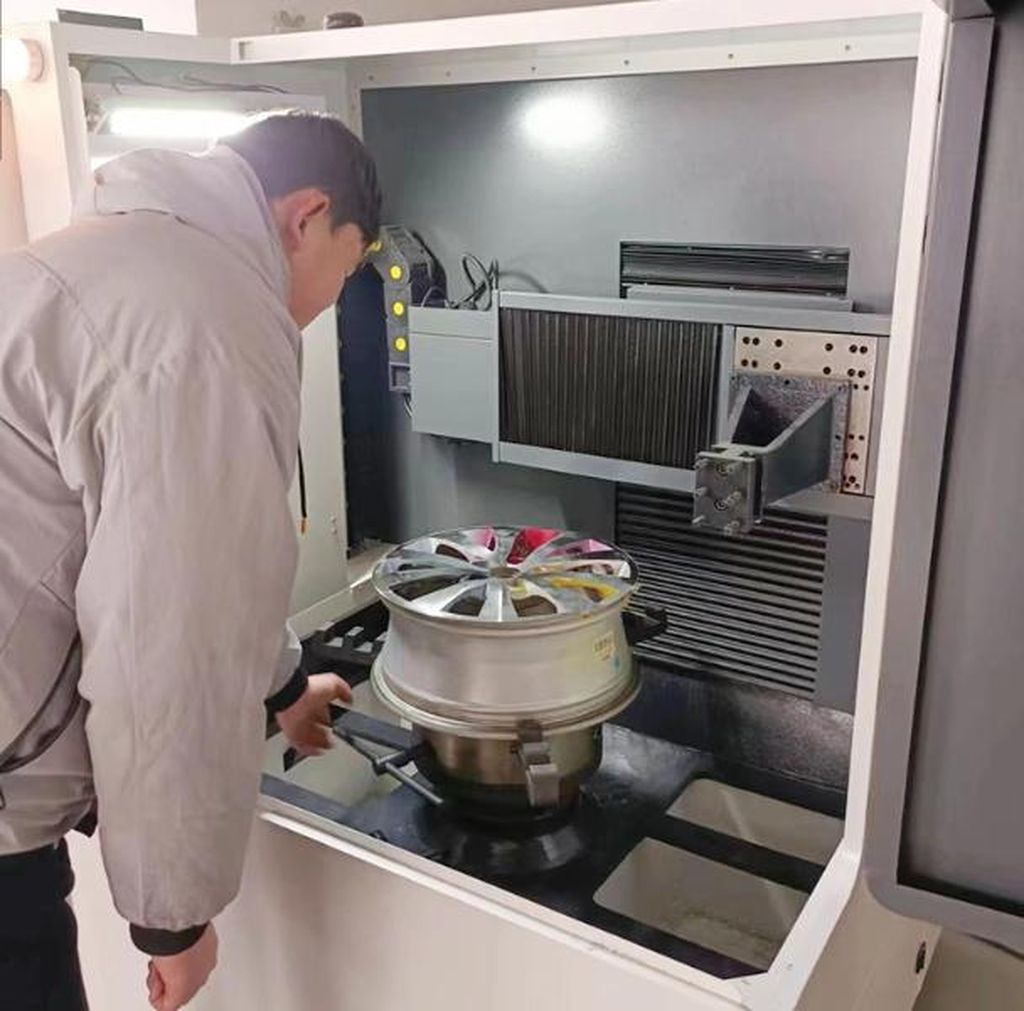 Máy phay lazang ô tô kiểu đứng Gubot LSL28